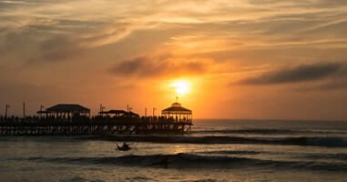 Punta de playa Perú: Huanchaco – de moda y a la última Punta de playa Perú: Huanchaco – de moda y a la última