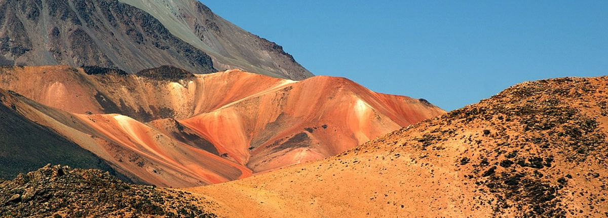 Farbenspiel der Anden in Peru