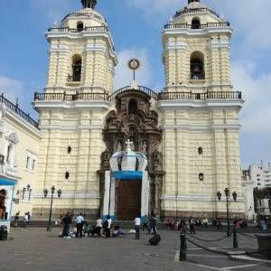 Kirche und Franziskanerkloster 
