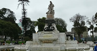Parque de la Exposicion Lima Statue im Park