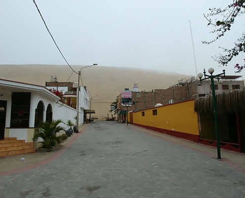 Huacachina am Morgen im Nebel