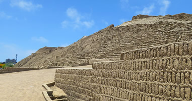 Huaca Pucllana: Ein beeindruckendes Zeugnis der Geschichte im Herzen Limas Huaca Pucllana: Ein beeindruckendes Zeugnis der Geschichte im Herzen Limas