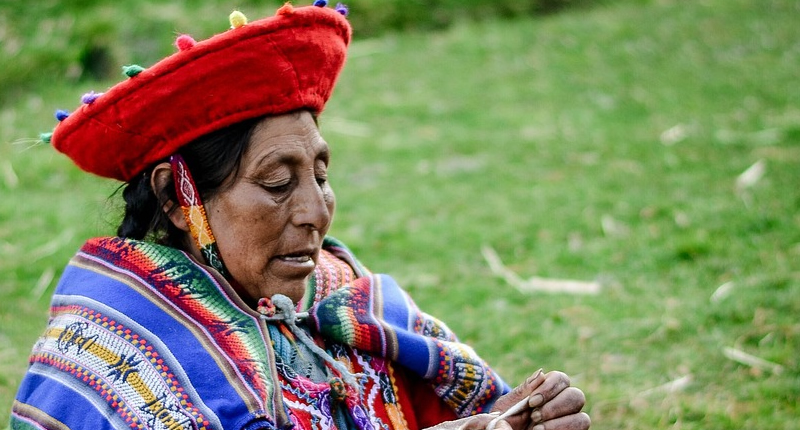 Palo Santo in Peru: Eine Duftende Reise durch Kultur, Natur und Spiritualität Palo Santo in Peru: Eine Duftende Reise durch Kultur, Natur und Spiritualität