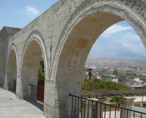 Mirador de Yanahuara: Una ventana a la ciudad de los volcanes