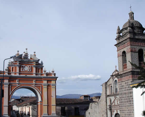 Der Arco del Triunfo in Ayacucho – Symbol der peruanischen Unabhängigkeit und kulturellen Vielfalt Der Arco del Triunfo in Ayacucho – Symbol der peruanischen Unabhängigkeit und kulturellen Vielfalt