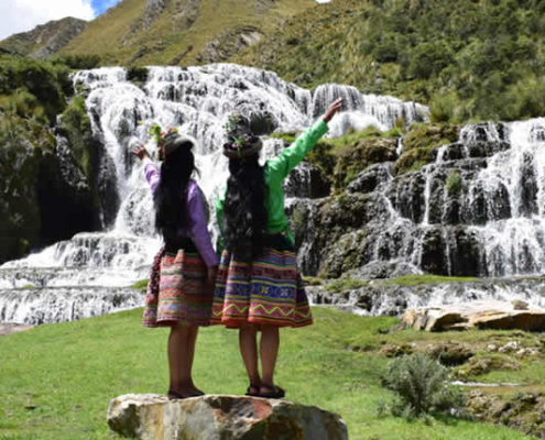 El Valle de las Cascadas en Sarhua: el paraíso escondido de Perú lleno de cascadas, mitos y artesanía El Valle de las Cascadas en Sarhua: el paraíso escondido de Perú lleno de cascadas, mitos y artesanía