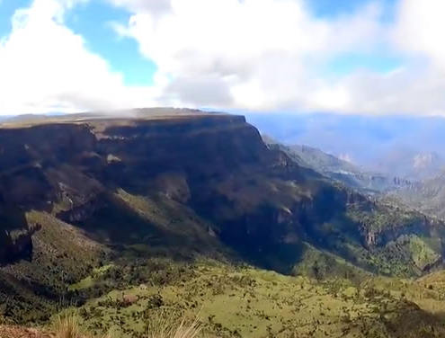 El Abismo de Puncupata – La «Puerta Celestial» de Ayacucho