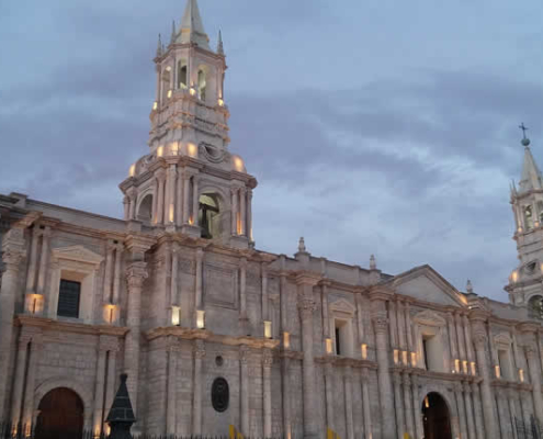 Basílica Catedral de Arequipa – Neoklassizistische Pracht am Rand des Vulkantals Basílica Catedral de Arequipa – Neoklassizistische Pracht am Rand des Vulkantals
