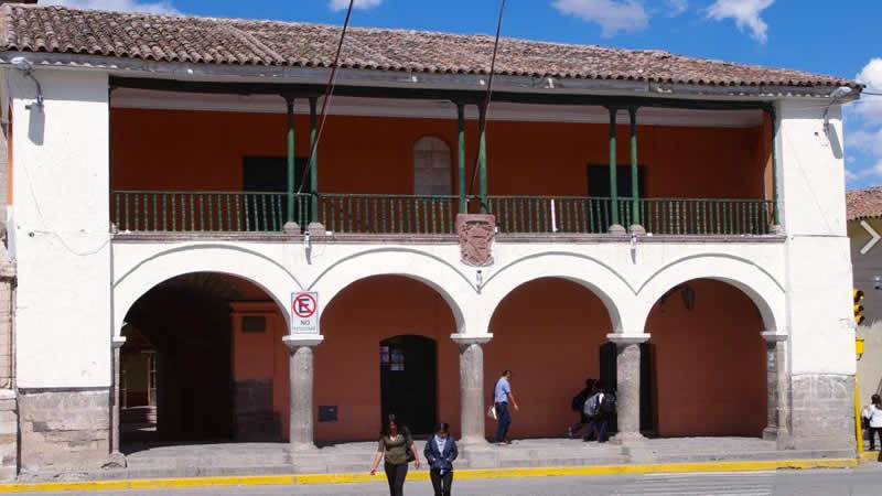 Casa Castilla y Zamora – Vom Bischofspalast zum Herzen der Universität San Cristóbal de Huamanga