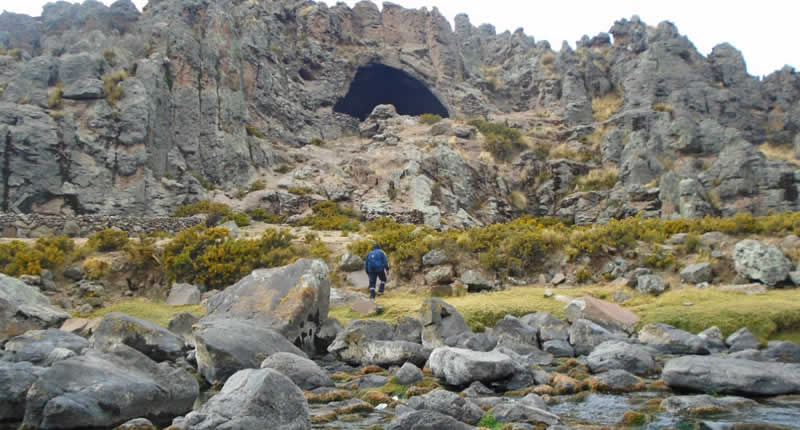 Cueva de Yana Machay – Urgeschichtliche Höhle & mystischer Ort am Río Negro Mayo