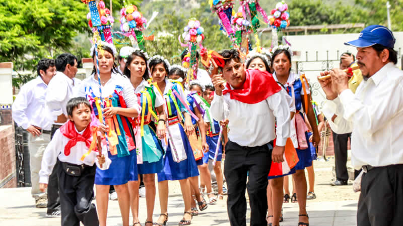 Danza de las Pallas de Lunahuaná – Eleganz, Andenklang und Inka-Tradition im Tal des Río Cañete