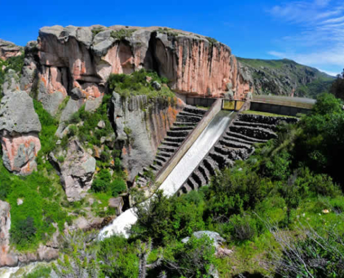 Pachaya-Staudamm – Wasser, Gemeinschaft & Natur bei Puquio Pachaya-Staudamm – Wasser, Gemeinschaft & Natur bei Puquio