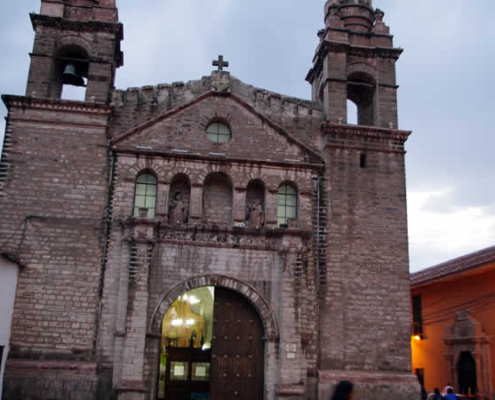 Kirche San Agustín – Renaissancearchitektur und historische Bühne Ayacuchos Kirche San Agustín – Renaissancearchitektur und historische Bühne Ayacuchos