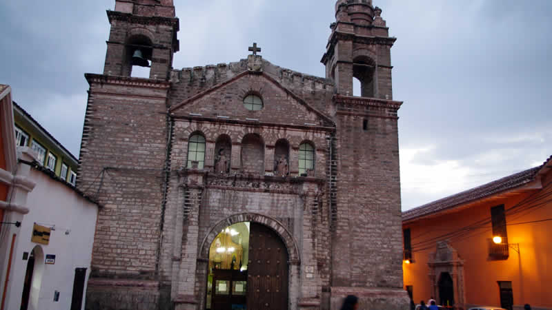 Kirche San Agustín – Renaissancearchitektur und historische Bühne Ayacuchos