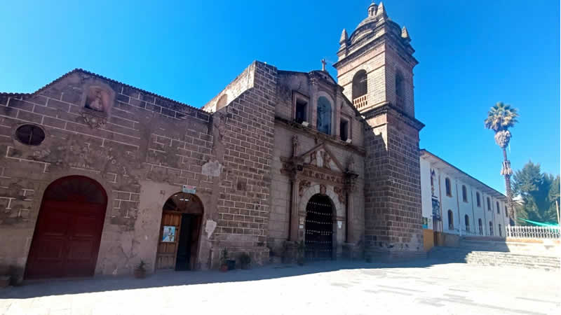 Kirche und Kloster San Francisco de Asís – Franziskanisches Erbe und architektonische Harmonie in Ayacucho