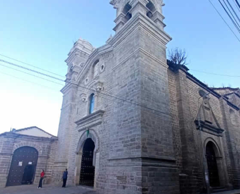 Kirche San Francisco de Paula – Barockaltäre, Katakomben und Semana-Santa-Tradition in Ayacucho Kirche San Francisco de Paula – Barockaltäre, Katakomben und Semana-Santa-Tradition in Ayacucho