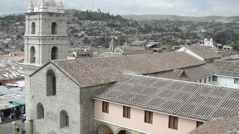 Kirche und Kloster Santa Clara de Asís – Das erste Frauenkloster Ayacuchos und ein Ort gelebter Tradition
