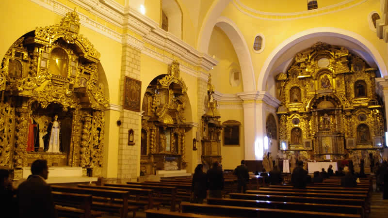 Kirche Santo Domingo – Barocke Pracht und mystische Geschichte im Herzen von Ayacucho