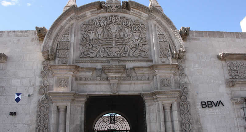 Casa Tristán del Pozo – Arquitectura barroca en el corazón de Arequipa