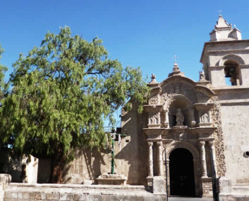 Iglesia San Juan Bautista de Yanahuara – Barockjuwel aus Sillar Iglesia San Juan Bautista de Yanahuara – Barockjuwel aus Sillar
