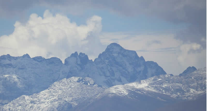 Apu Razuhuillca: Nevado sagrado, Andenkosmologie und Hochgebirgsparadies über Huanta