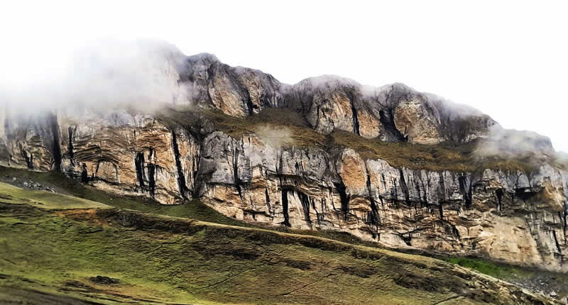 Apu Sacsahuillca – heiliger Berg der Puna über Putis