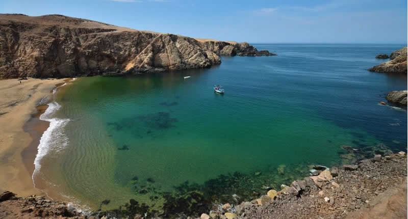 Caleta Quebrada Honda: bahía de playa, vida pesquera y paraíso de aves cerca de Quilca