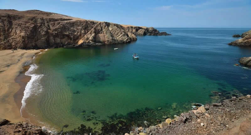 Caleta de Arantas: bahía costera histórica entre lomas, comercio y vientos del Pacífico