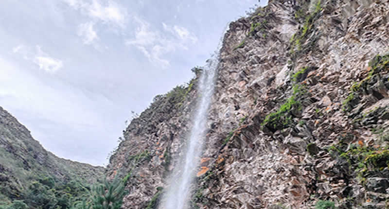 Potrero Wasserfall: 70-Meter-Kaskade, Andenwald & Panoramapfad zum Apu Razuhuillca
