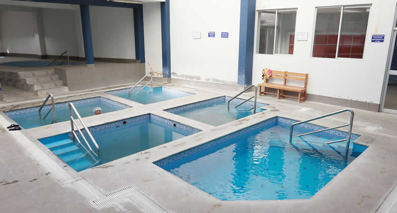 Ein natürliches Heilbad zwischen Vulkanen und Tälern