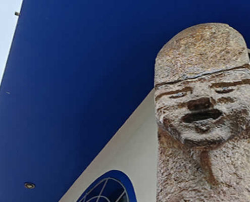 El Obispo de Piedra (Santiago Ophelan): Satirische Steinskulptur und lebendige Stadterinnerung in Huanta