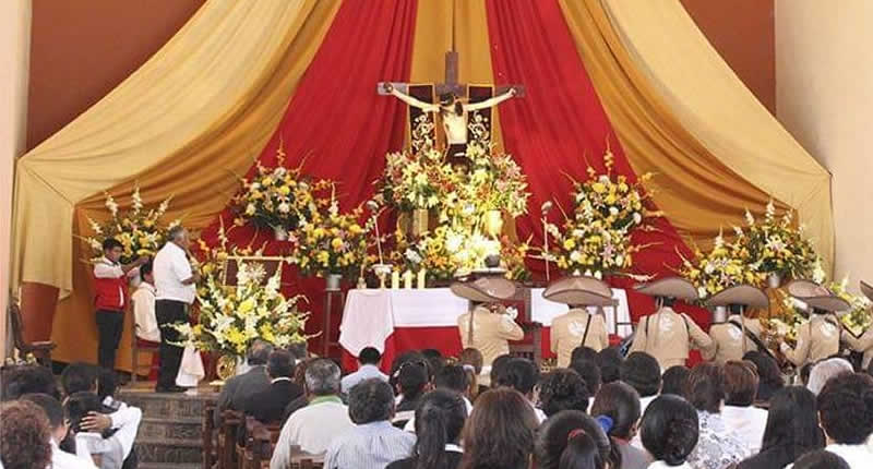 Fest des Señor de La Joya – Prozession und Hochamt in La Joya, Arequipa