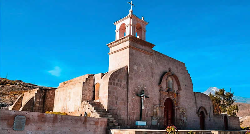 Iglesia de San Andrés de Yura – Sakralarchitektur aus rosafarbenem Sillar