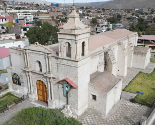 Iglesia San Fernando Rey de Socabaya: iglesia neoclásica de sillar y viva cultura devocional Iglesia San Fernando Rey de Socabaya: iglesia neoclásica de sillar y viva cultura devocional