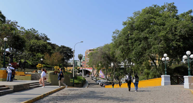 La Bajada de los Baños & Mirador – grüner Küstenabstieg und Aussichtspunkt in Barranco