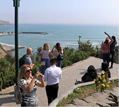 Mirador Catalina Recavarren am Klippenrand von Barranco