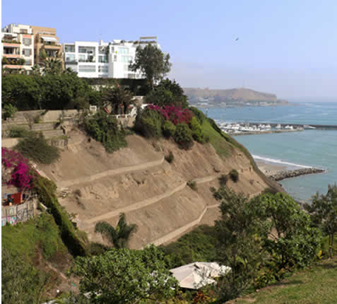 natürlicher Aussichtsbalkon mit Blick auf den Pazifik