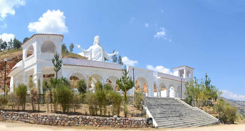 Mirador del Cristo Blanco de Huanta: Panoramablick über das Tal und modernes Wahrzeichen