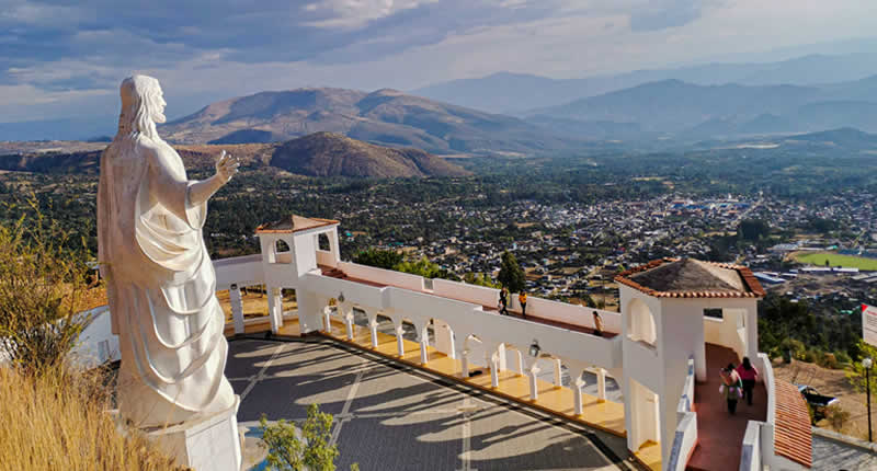 Aussichtspunkt Cristo Blanco in Huanta – Christus mit ausgebreiteten Armen über dem Tal