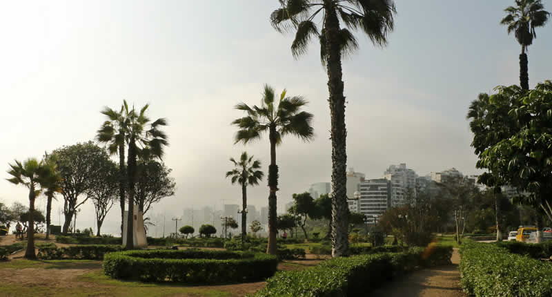Parque Húsares de Junín de Barranco – Mirador & Gedenkort am Pazifik