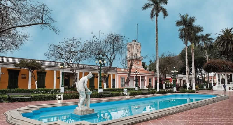 Der Park Municipal de Barranco bildet das grüne Herz der Zona Monumental in Barranco