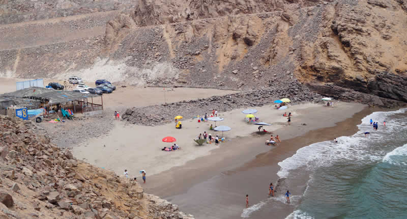 Der Strand von La Miel – Lage, Buchtcharakter & Highlights