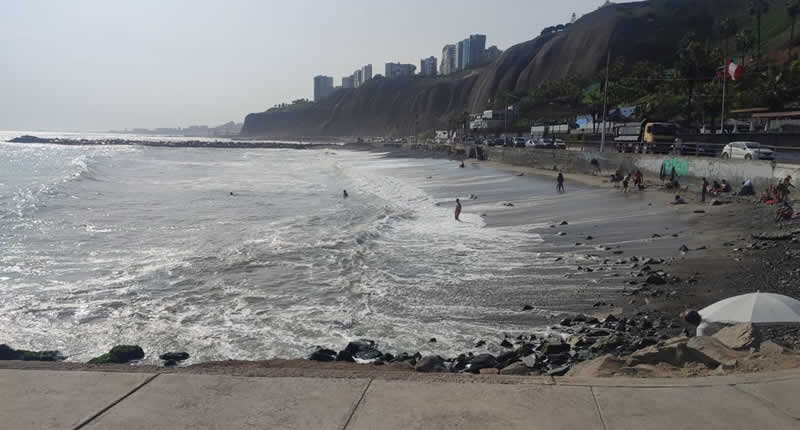 Playa Waikiki: Klassischer Surfspot von Miraflores an der Costa Verde