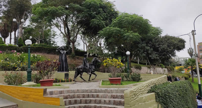 Plazuela Chabuca Granda – poetisches Podium über der Bajada de los Baños
