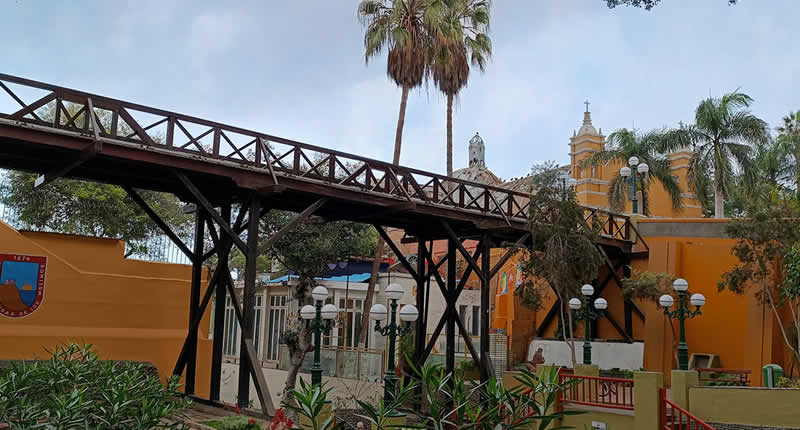 Puente de los Suspiros – Barrancos ikonische Holzbrücke über der Bajada de los Baños