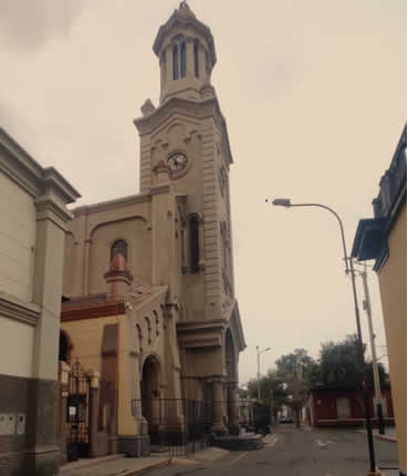 Eklektischer Neubau in Stahlbeton