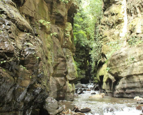 Arco Punco – espectacular arco de roca natural en el río Tambopata