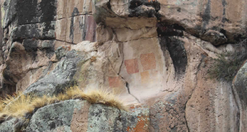 Arte Rupestre de Chaqatira bei Macusani – Felskunst im Hochland von Puno