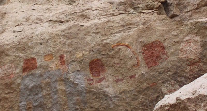 Prähistorische Felsbilder im Herzen der Cordillera de Carabaya