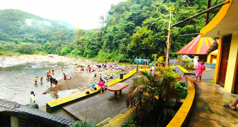 Balneario Natural Boca del Lagarto am Fluss Chaquimayo bei San Gabán in der Region Puno
